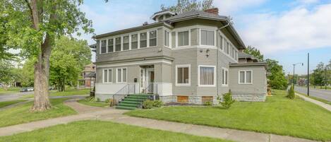 Apartment (Multiple Bedrooms) | Front of property