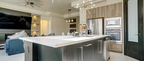 House (3 Bedrooms) | Interior