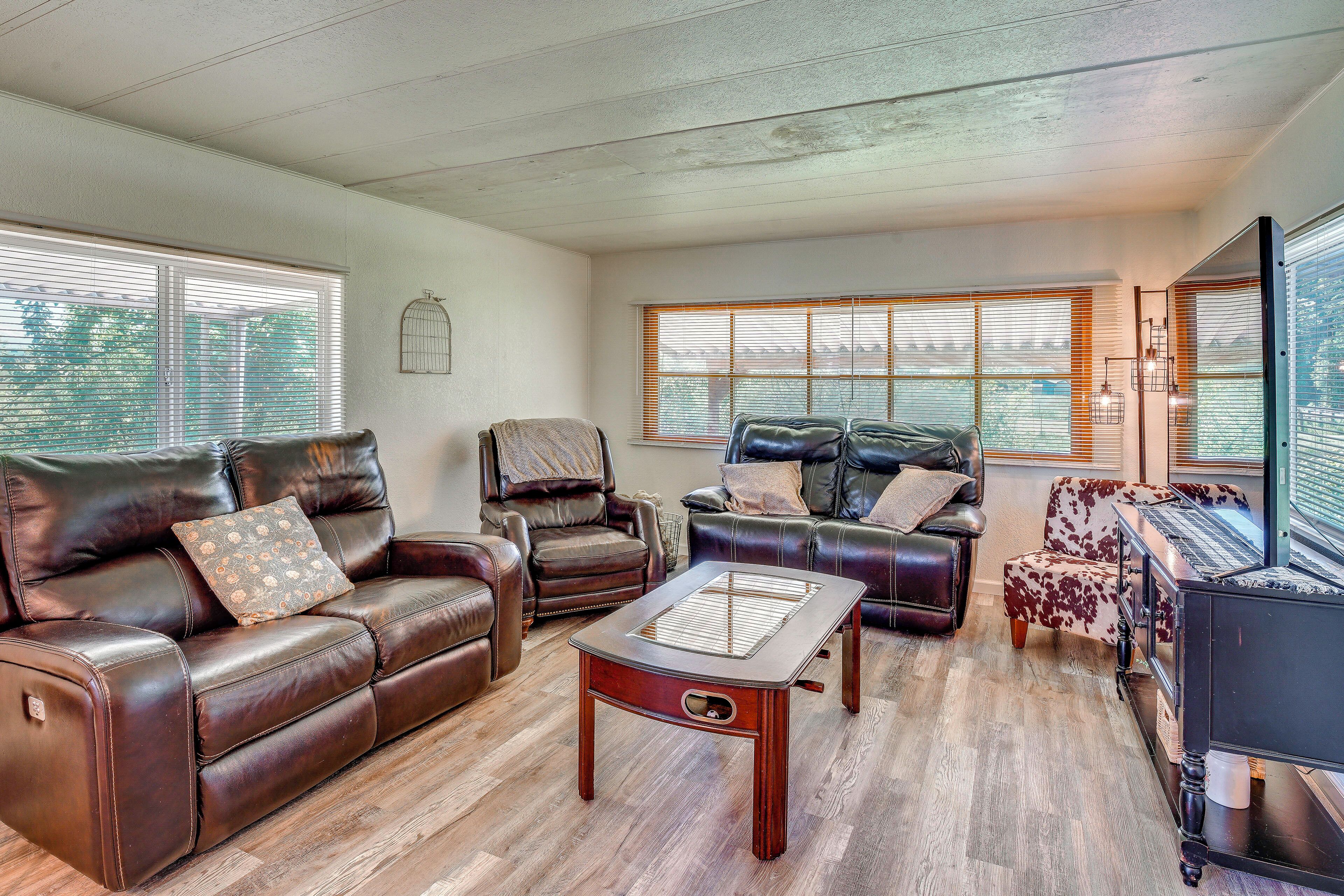 House (2 Bedrooms) | Interior