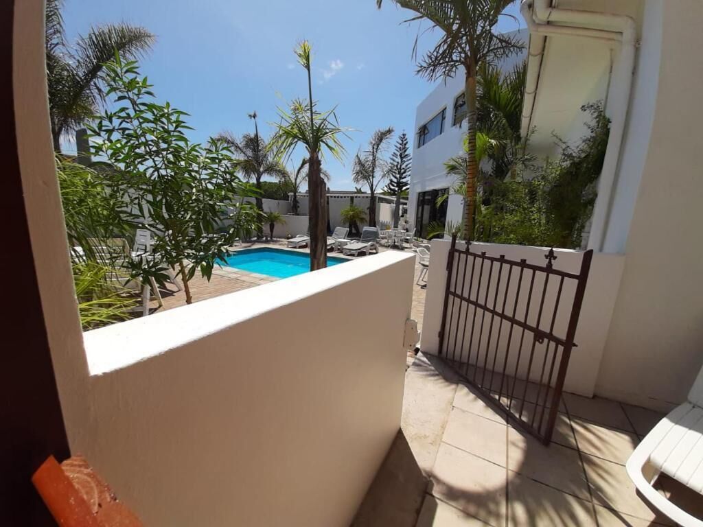 Chambre Double, patio, vue cour intérieure | Enceinte de l’hébergement