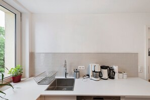 Coffee/tea maker, fridge, oven, stovetop - Apartment in Schwerin (Schwerin)