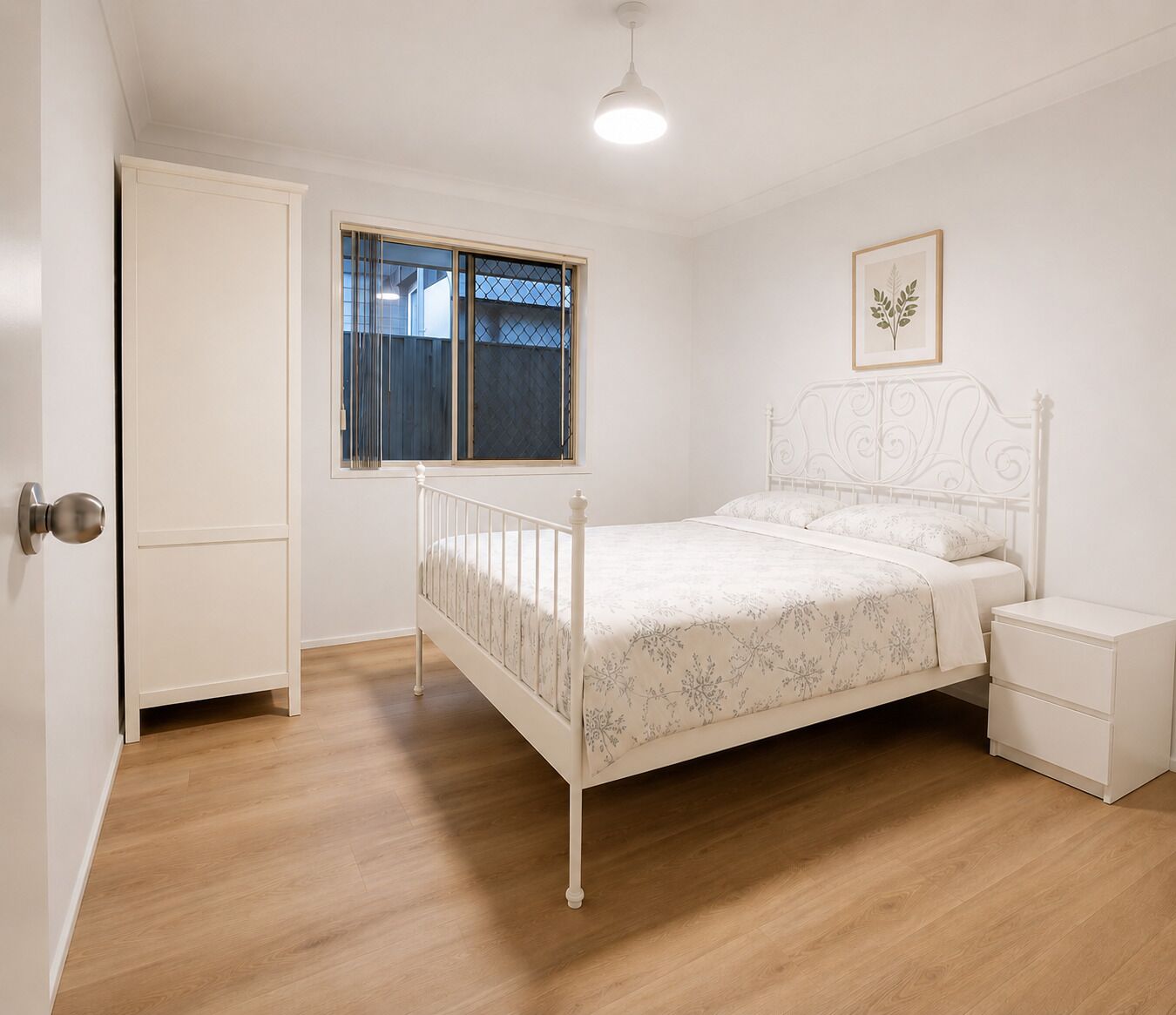 4 bedrooms, iron/ironing board, bed sheets