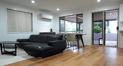 Modern 4bed house for 8 | Prime Mt Gravatt area