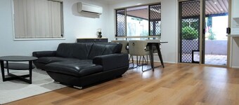 Modern 4bed house for 8 | Prime Mt Gravatt area