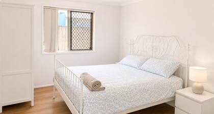 Mt Gravatt Affordable 4 BR Family Home | Sleep 8