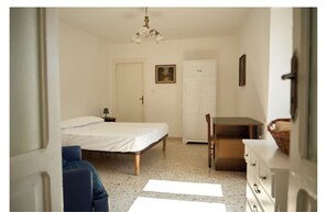 2 Schlafzimmer, Schreibtisch, Bügeleisen/Bügelbrett, kostenloses WLAN