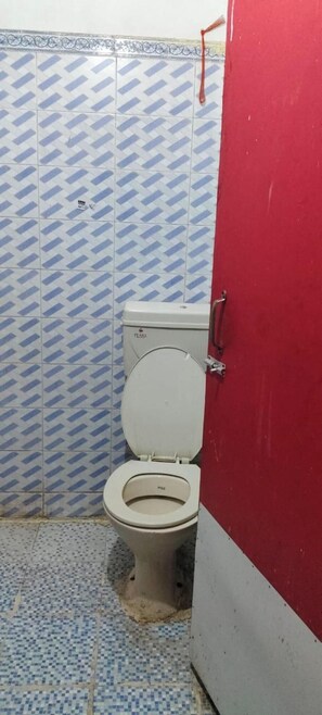 Shower, free toiletries, towels - Adhyaksh Chittorgarh Hotel nr. Bus Stand (Chittorgarh)