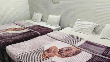 Kamar Quadruple, pemandangan kota | Meja kerja dan Wi-Fi gratis
