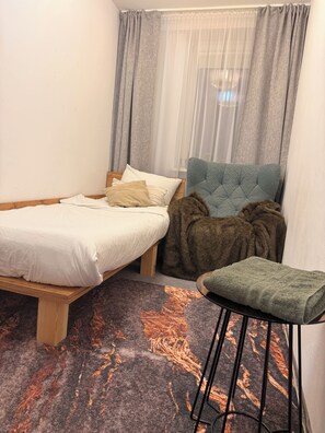 Room - Sloth Room W.01.S - Bedroom with with a shared bathroom in Warszawa (Warszawa)
