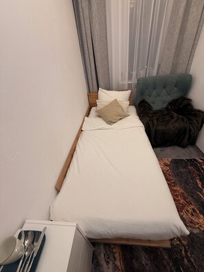 Room - Sloth Room W.01.S - Bedroom with with a shared bathroom in Warszawa (Warszawa)
