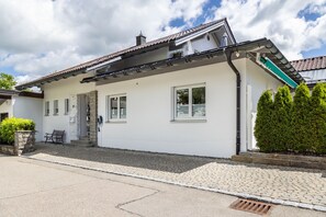 Exterior - Central Apartment with Pool, Private Terrace, and Wi-Fi (Oberstaufen)