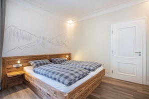 WiFi, bed sheets - Central Apartment with Pool, Private Terrace, and Wi-Fi (Oberstaufen)