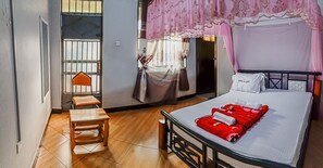Quarto casal luxo | Cofres nos quartos, escrivaninha, Wi-Fi de cortesia