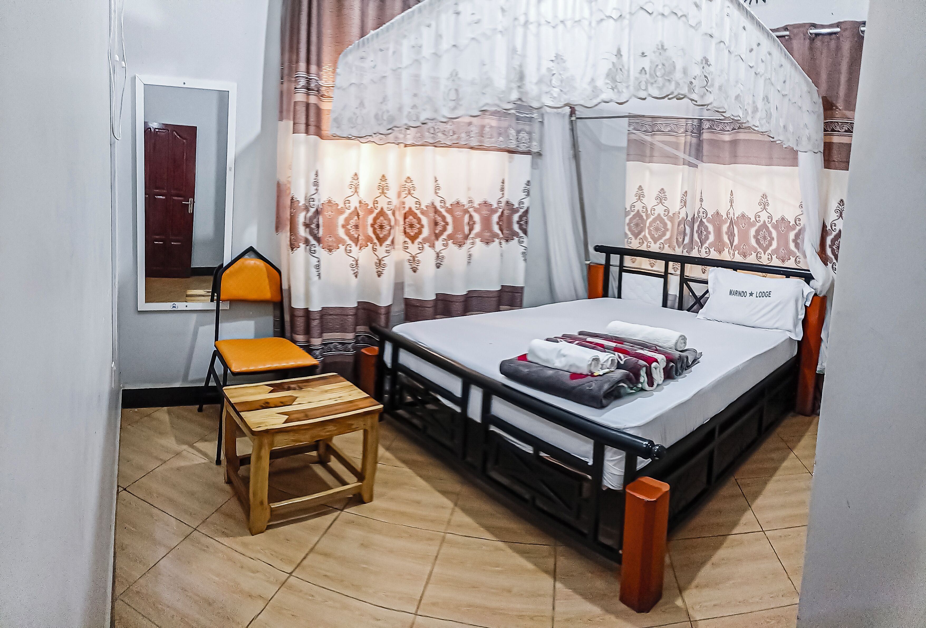 In-room safe, desk, free WiFi