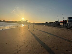 Beach - Family home 2 minutes from the beach. Sailing and surfing schools nearby. (Dolus-d'Oléron)