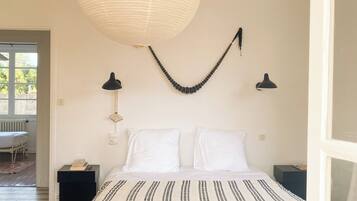 Iron/ironing board, internet, bed sheets