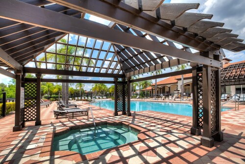 Upstay Resort Villa w Pool Cinema Near Disney