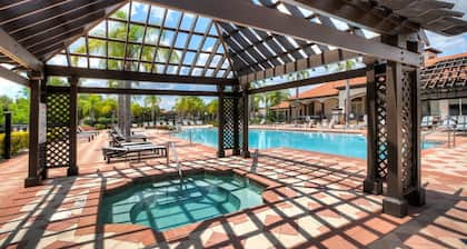 Upstay Resort Villa w Pool Cinema Near Disney