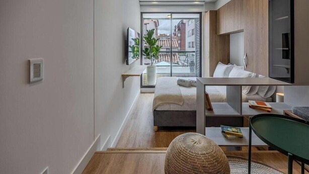 A modern apartment with a balcony, a bed, a sofa, and a dining area. - NOK Modern 1BR Near Usaquen Unicentro (Bogotá)