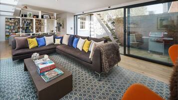 5 bedrooms