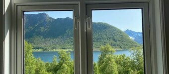Charming cottage with seaview in Senja