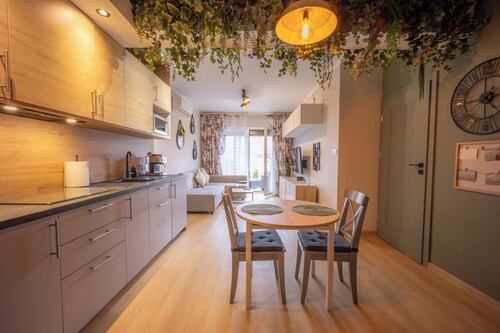 Oliwkowy – Stylish Apartment with a Natural Atmosphere Czestochowa City Break