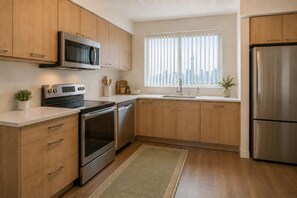 Basic-Zimmer | Eigene Küche | Kühlschrank, Mikrowelle, Ofen, Herdplatte