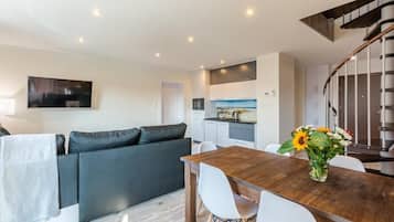Deluxe Apartment, Balcony, City View | Interior