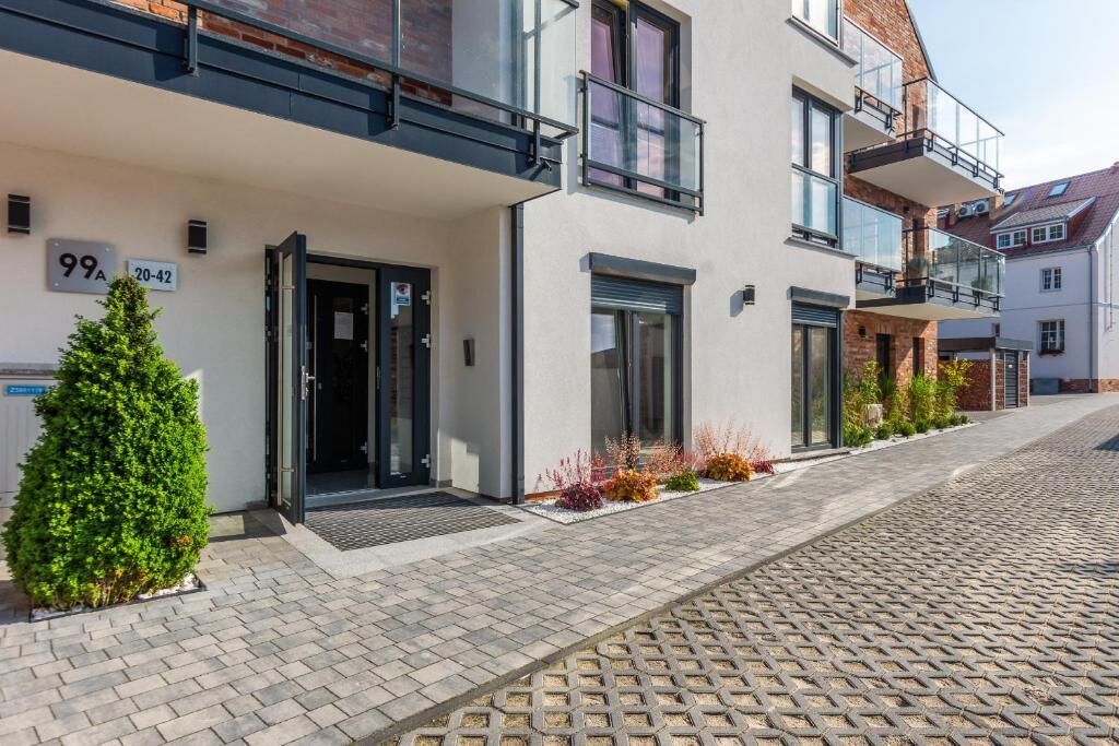 Apartamento luxo, sacada, vista para a cidade | Detalhe da fachada