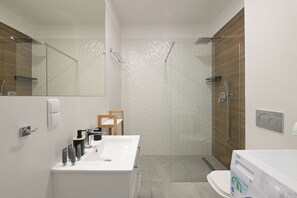 Classic Apartment | Bathroom - Apartt by Q4 Apartments (Łeba)