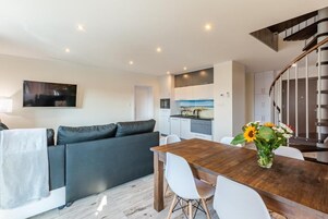 Appartement Deluxe, balcon, vue ville | Intérieur