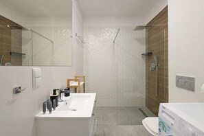 Deluxe Apartment, Balcony, City View | Bathroom - Apartt by Q4 Apartments (Łeba)