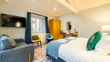 Family Room, Patio, Garden View | Egyptian cotton sheets, premium bedding, down comforters, desk