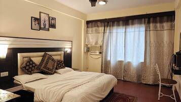 Deluxe Double Room, City View | Desk, free WiFi