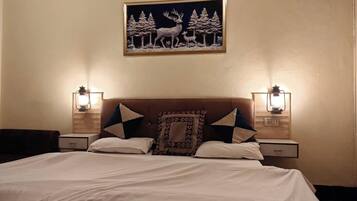 Deluxe Double Room, City View | Desk, free WiFi