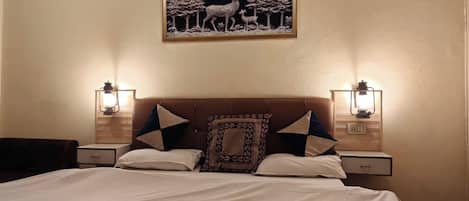 Deluxe Double Room, City View | Desk, free WiFi