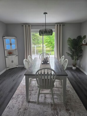 Dining -  Beautiful full house with access to Napanee River and own dock (Greater Napanee)
