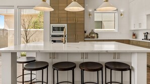 Ảnh chưa phân loại, 3 trong số 56 ảnh, nút