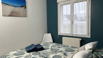 Iron/ironing board, WiFi, bed sheets