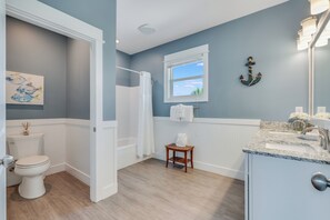 Hair dryer, towels, soap, toilet paper - Oceanfront 4 bedroom home with Elevator, Jacuzzi, Grill, Arcades, & EV charger! (Port St. Joe)
