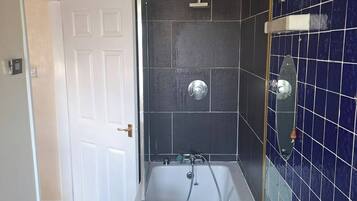 House, 3 Bedrooms, Patio | Bathroom