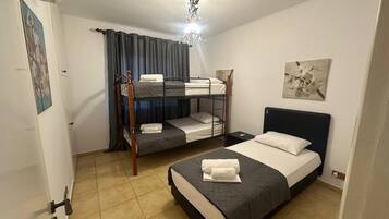 Tabla de planchar con plancha, Internet, ropa de cama