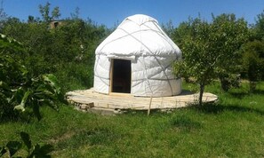 Barraca, vista para o jardim | Fachada