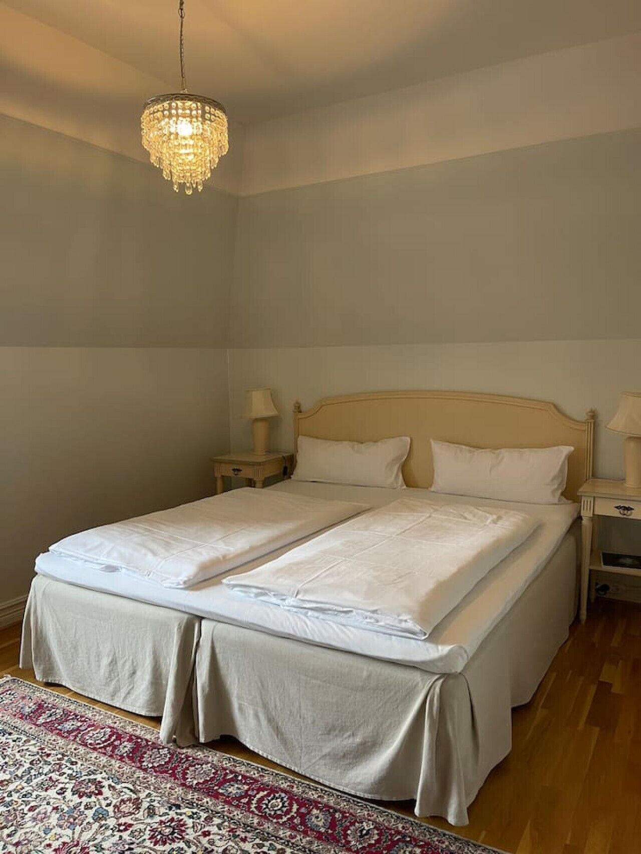 WiFi, bed sheets