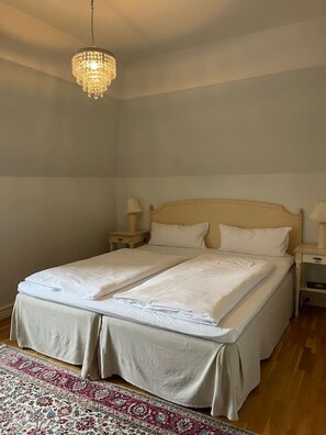 Room - Mockelsnas Manor Lakeview Queen Room and Lounge (Diö)