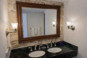 Bathroom - Palms Resort & Beach - Tropical Paradise Getaway (Christiansted)