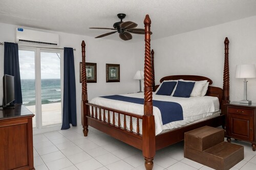 Palms Resort & Beach - Tropical Paradise Getaway