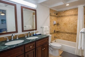 Bathroom - Deluxe Double Queen Room - Ocean Front (Christiansted)