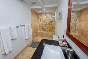 Bathroom - Palms Resort & Beach - Standard Queen Room (Christiansted)
