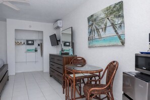 Dining - Palms Resort & Beach - Standard Queen Room (Christiansted)